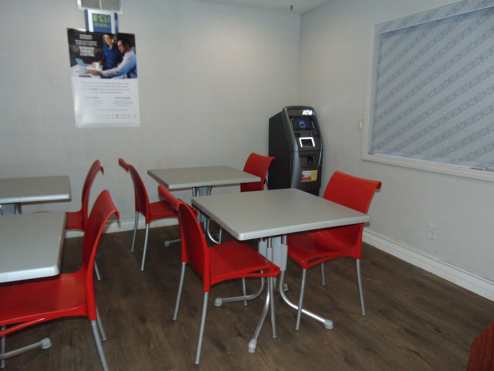 Days Inn by Wyndham Victorville - photo 11