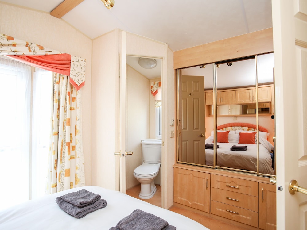 Bryn Hyfryd Caravan — Beaumaris — photo 3
