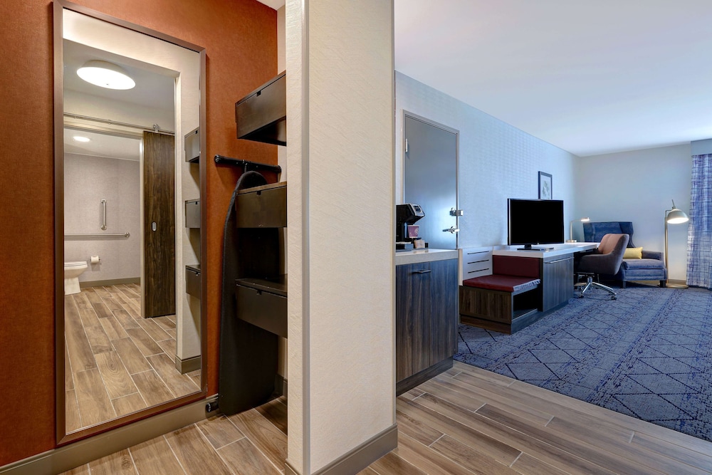 Hilton Garden Inn Cedar Rapids - photo 11