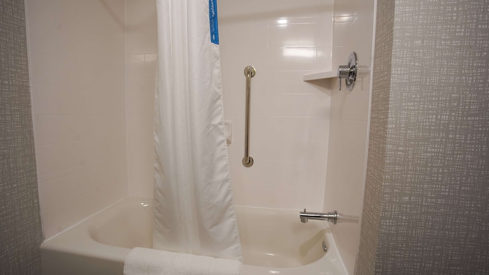 Hampton Inn & Suites St. Clairsville - photo 25