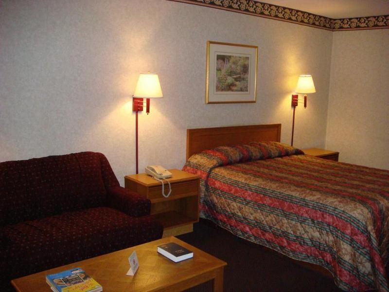 Americas Best Value Inn & Suites Macon at Eisenhower Pkwy - photo 18