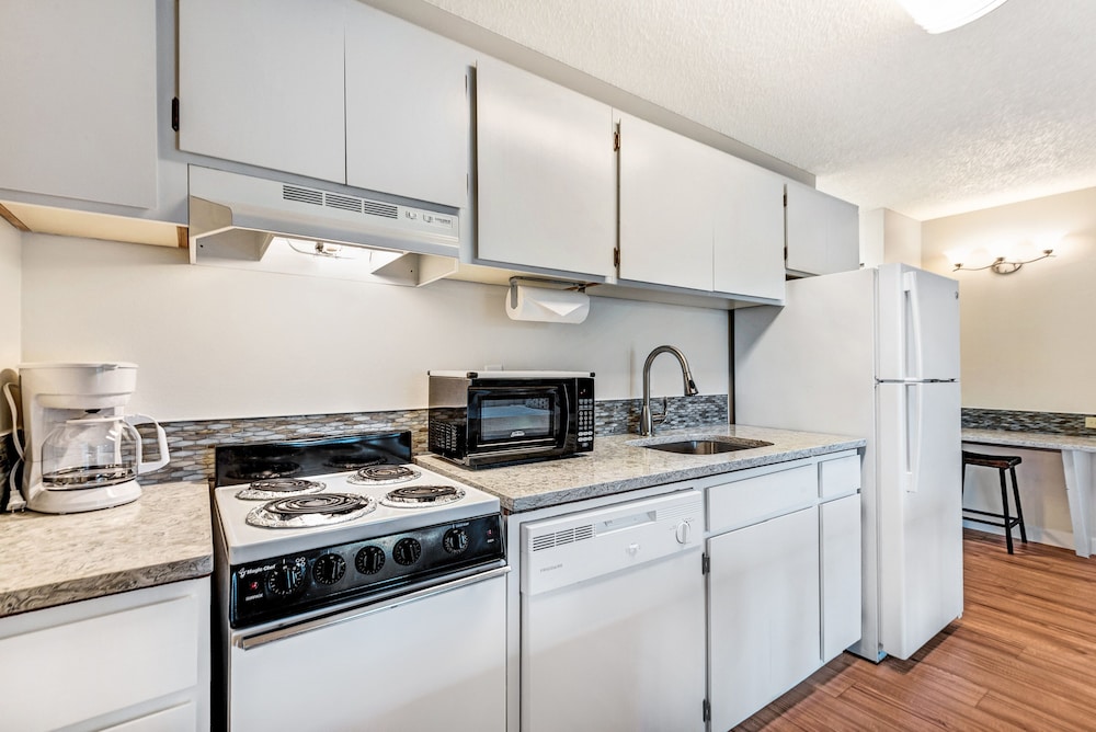 Bend Riverside Inn & Suites - photo 134