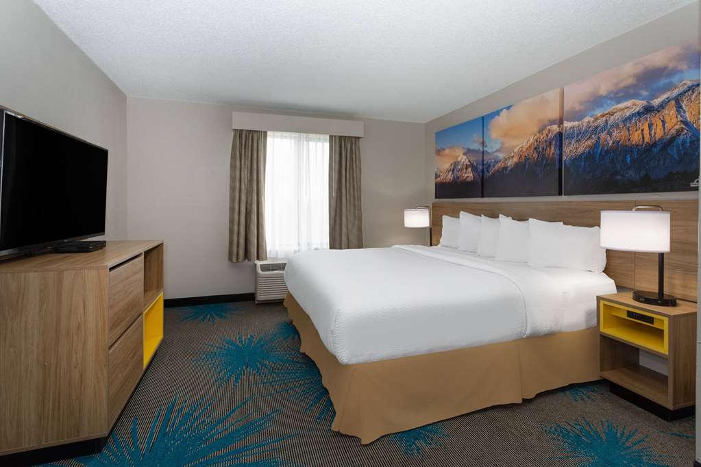 Days Inn & Suites by Wyndham Denver International Airport - photo 34