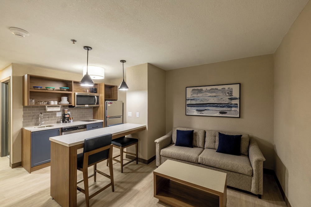 Candlewood Suites Wichita Northwest - photo 8