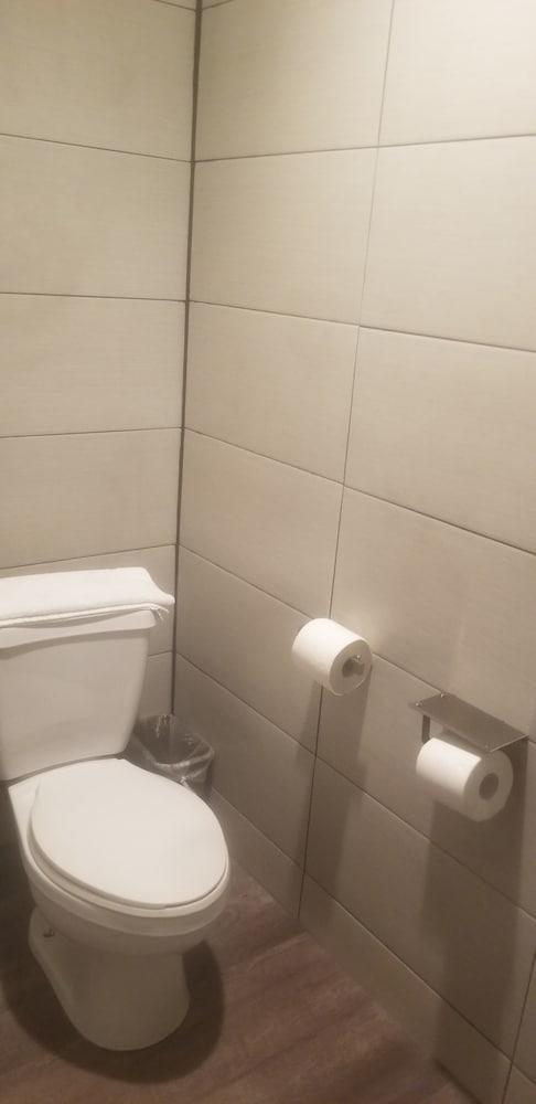 Le Blanc Inn & Suites - photo 12