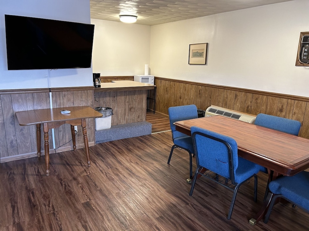 Valley Inn and Suites - photo 18