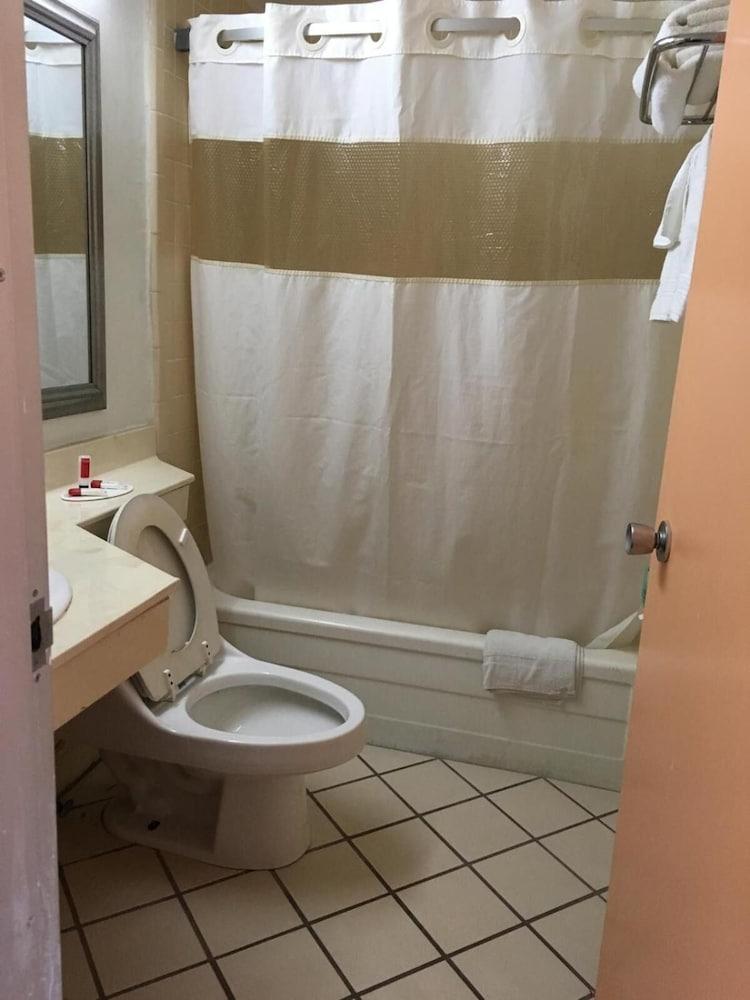 Days Inn Perry - photo 11