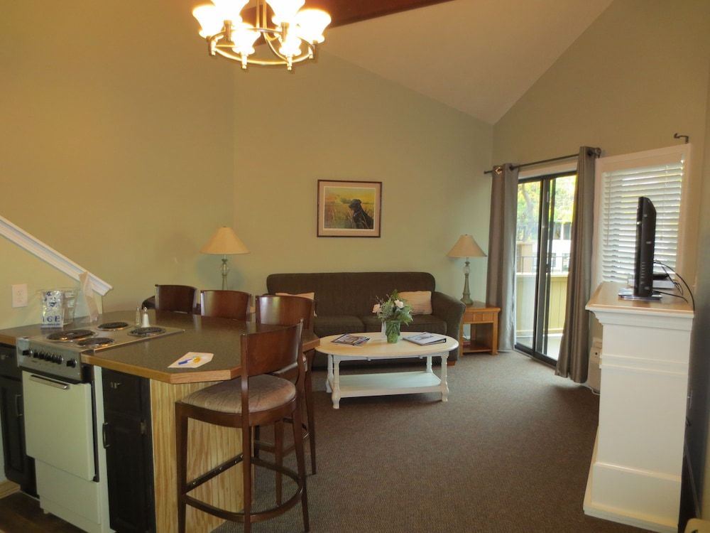 Pointes North Inn - featured photo