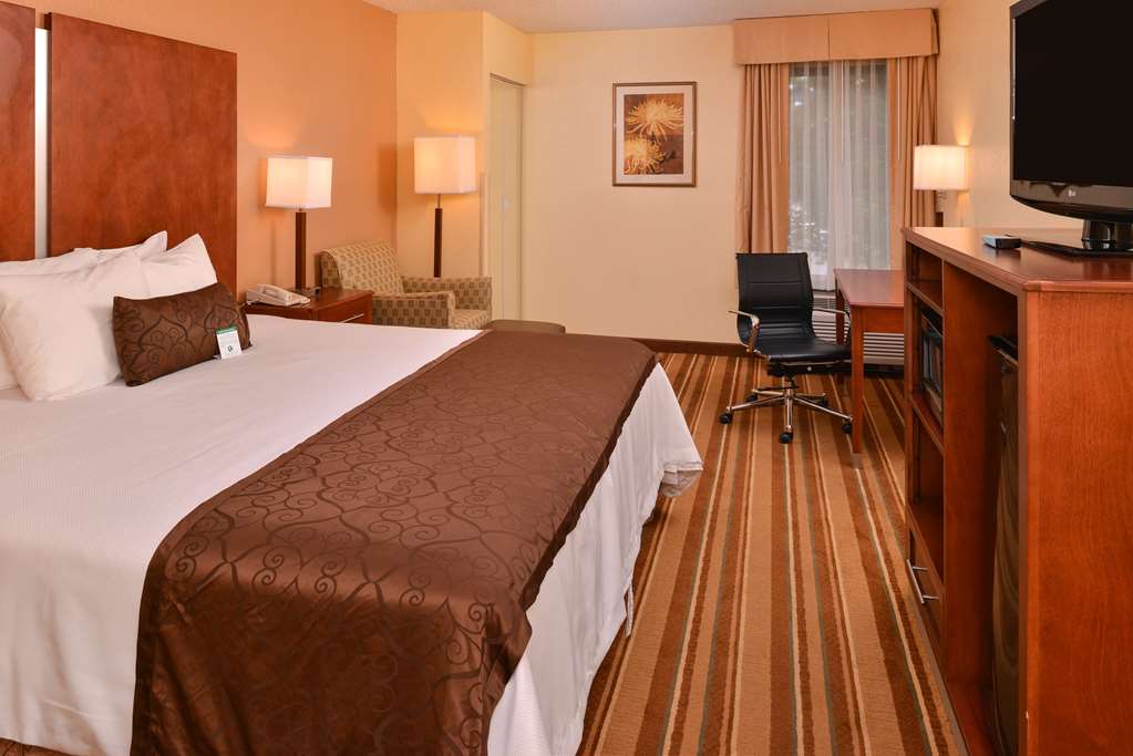Best Western Plus Richmond Airport Hotel - photo 13