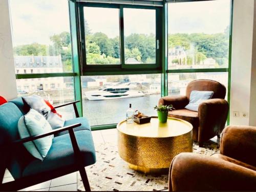 Voiles Sur Morlaix: Vue Port 4 Personnes Parking in Morlaix, France