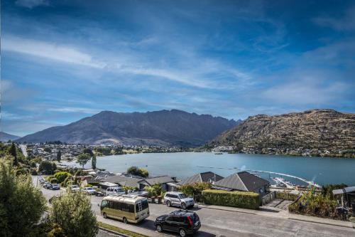 Marina Nest Beautiful Lake Views in Queenstown, New Zealand