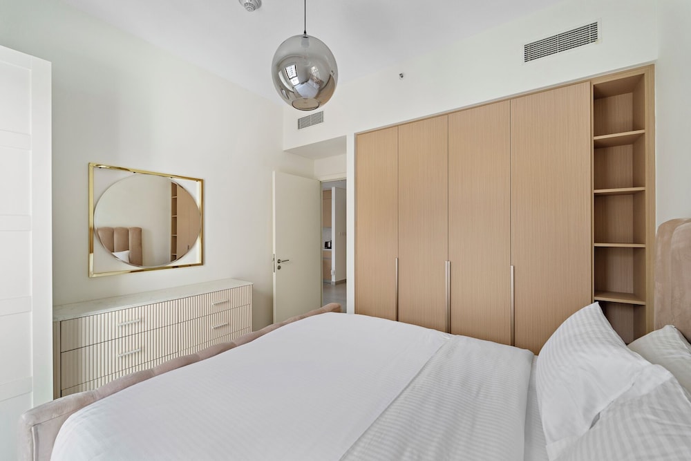 1BR Summer 4 Direct Beach Access — 4-Star Luxury Hotel in Dubai, United Arab Emirates