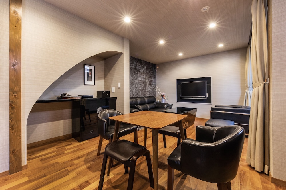 Shiki Homes Higoya — 4-Star Luxury Hotel in Kyoto, Japan