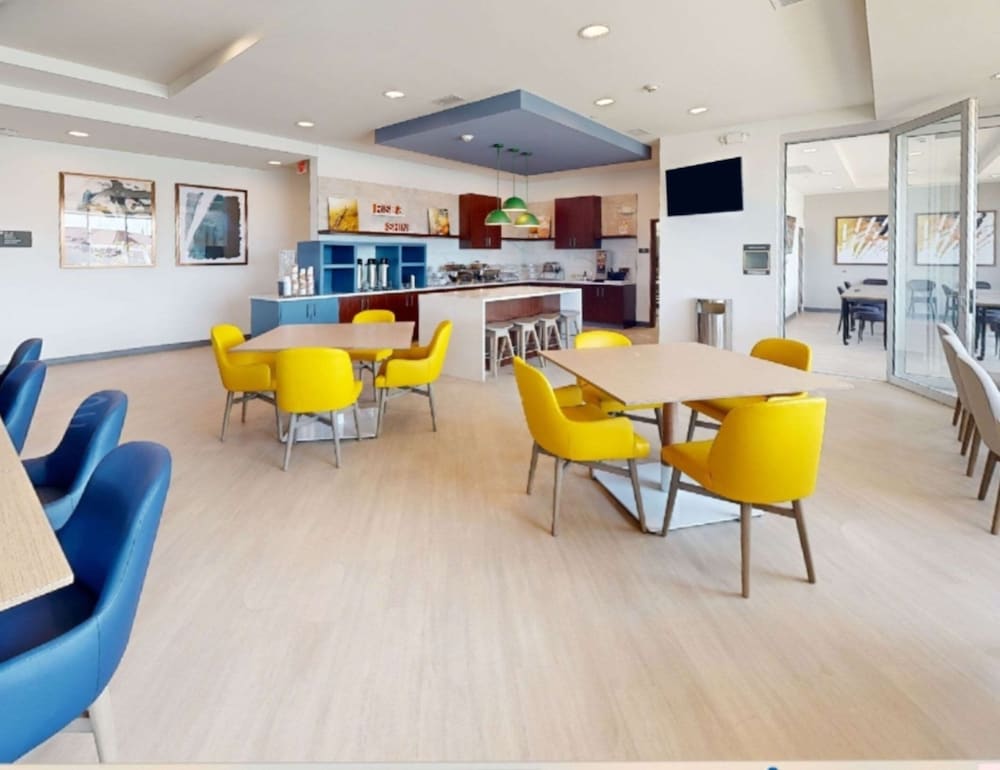 Comfort Inn & Suites Mountain Grove US 60 - photo 45