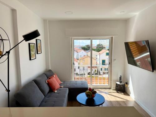 Ton's Loft 3 mins to the Beach — 4-Star Luxury Hotel in Almada, Portugal