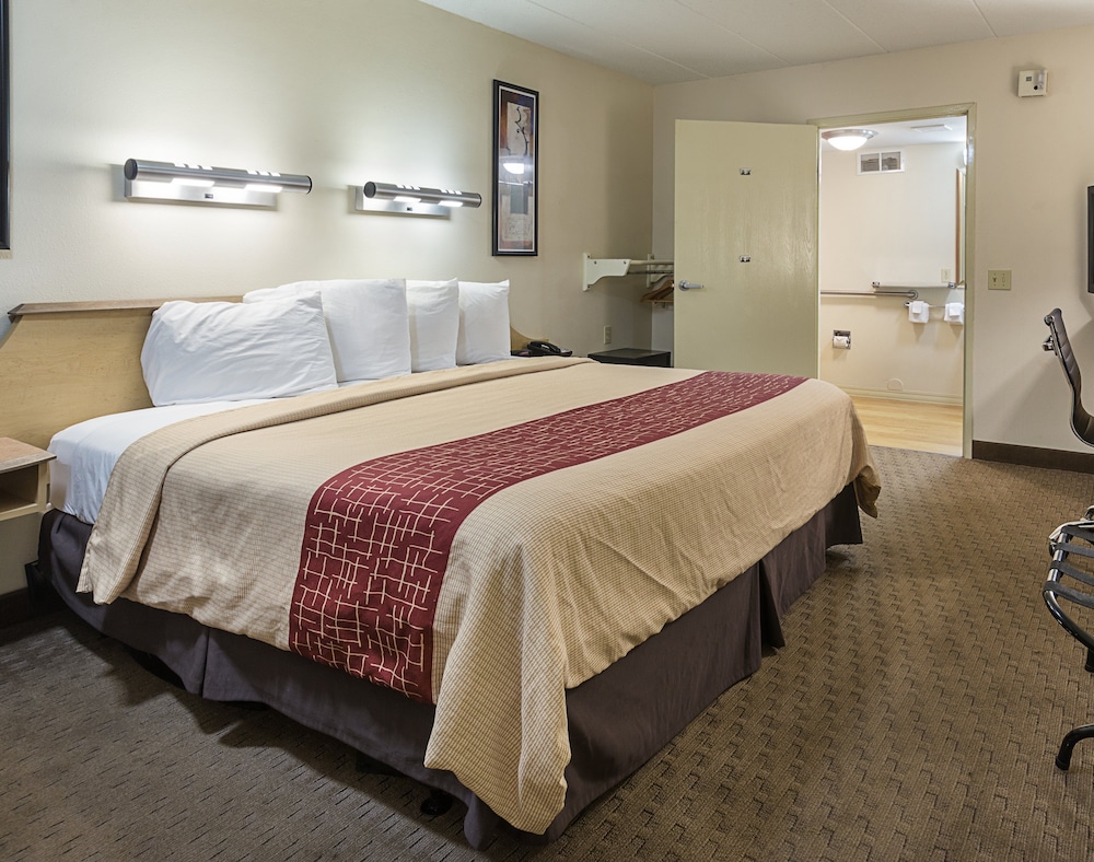 Red Roof Inn Memphis East - photo 11