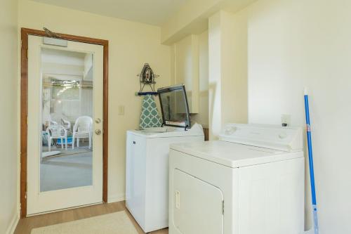 Yorkshire by Oak Island Accommodations - photo 19