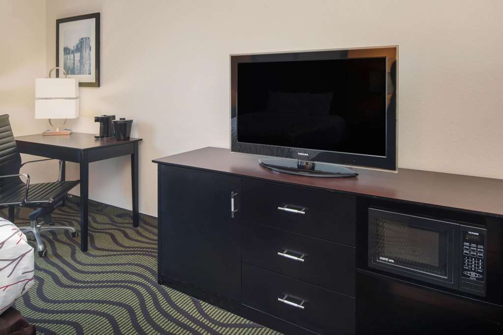 La Quinta Inn by Wyndham Calhoun South I 75 - photo 20