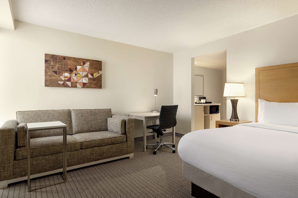 Embassy Suites by Hilton Denver International Airport - photo 23