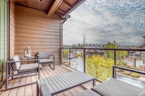 Deschutes Landing at the Old Mill Riverfront Meredith Lodging — 4-Star Luxury Hotel in Bend, United States