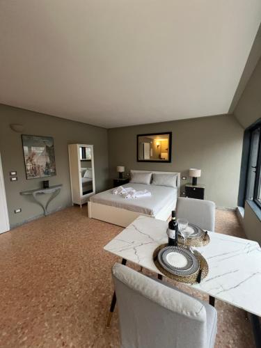 Favolosa Suite Con Terrazzo — 4-Star Luxury Hotel in Vicenza, Italy