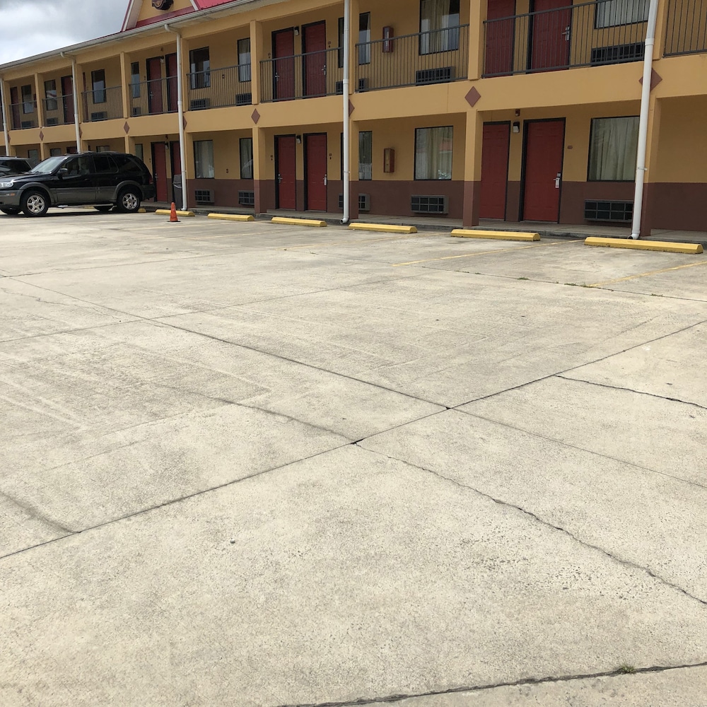 Clairmont Inn - photo 24