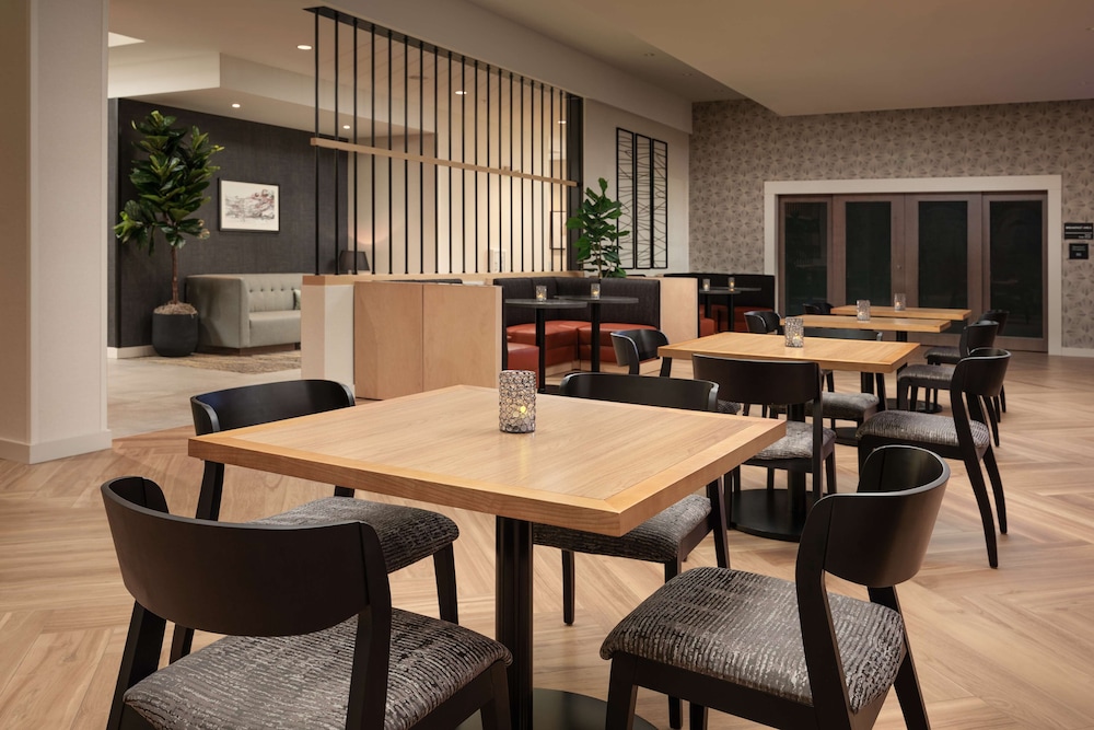 Hampton Inn & Suites Huntsville Downtown - photo 27