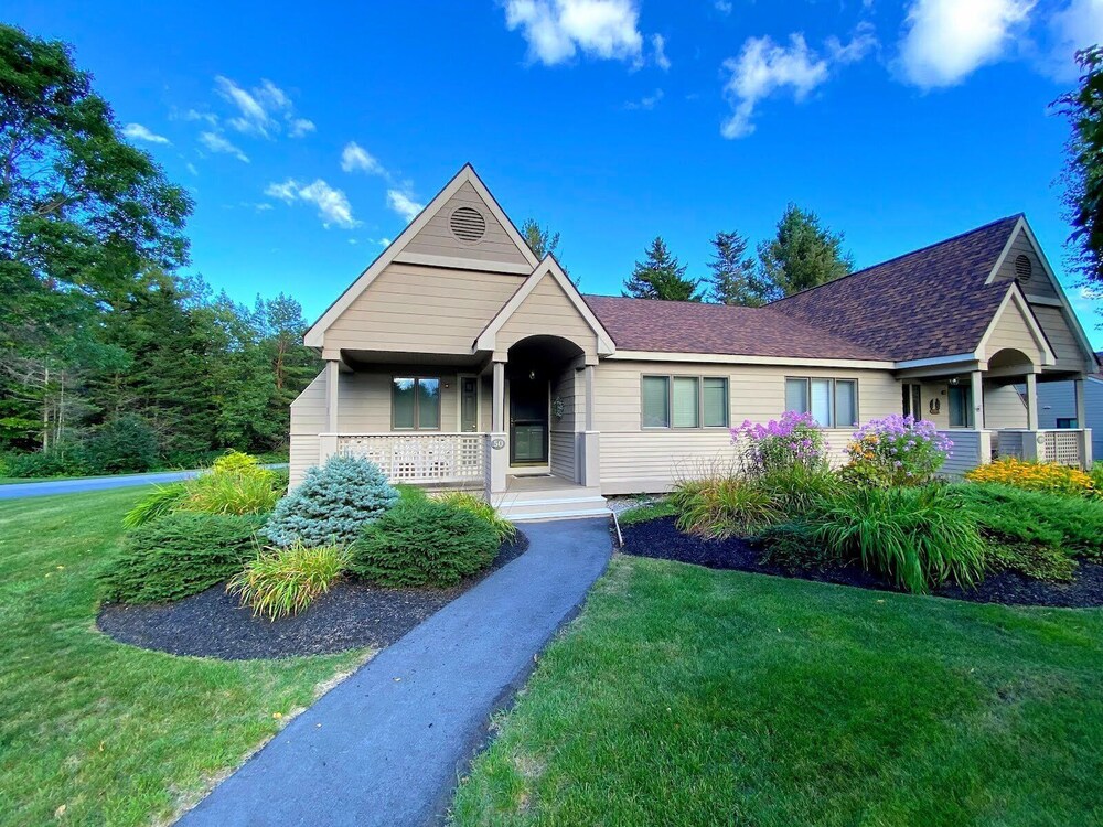 FV50 Pet friendly single level home in Bretton Woods walk to golf course and Mt Washington Hotel — hotel in Carroll
