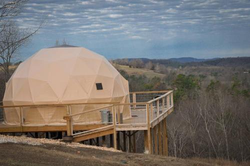 Glamping Dome Indoor Jacuzzi Mountain View Deck in Eureka Springs, United States