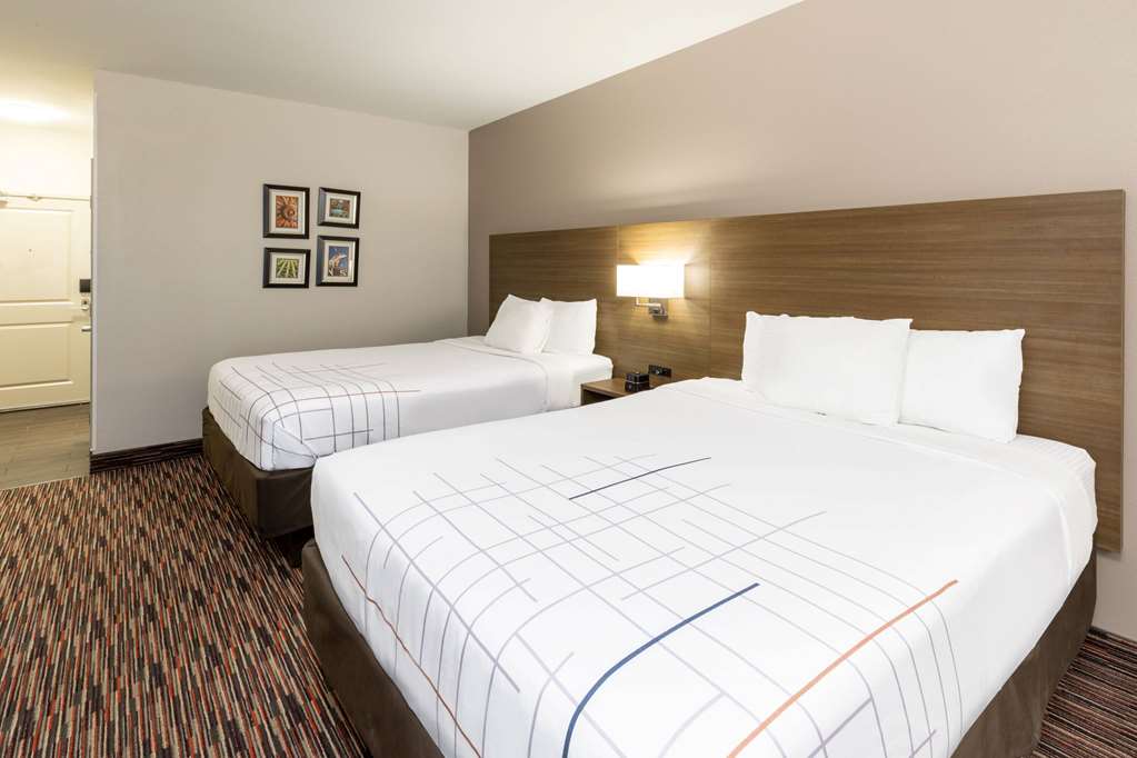 La Quinta Inn & Suites by Wyndham Wichita Falls MSU Area - photo 29