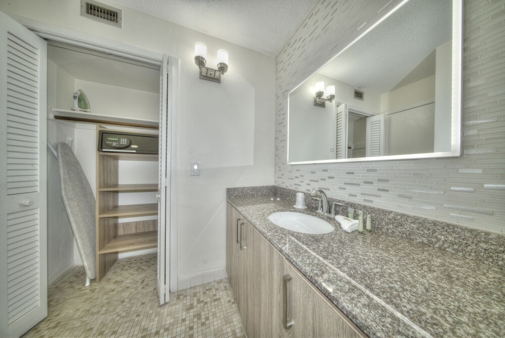 Club Lux Resort By the Beach - photo 33