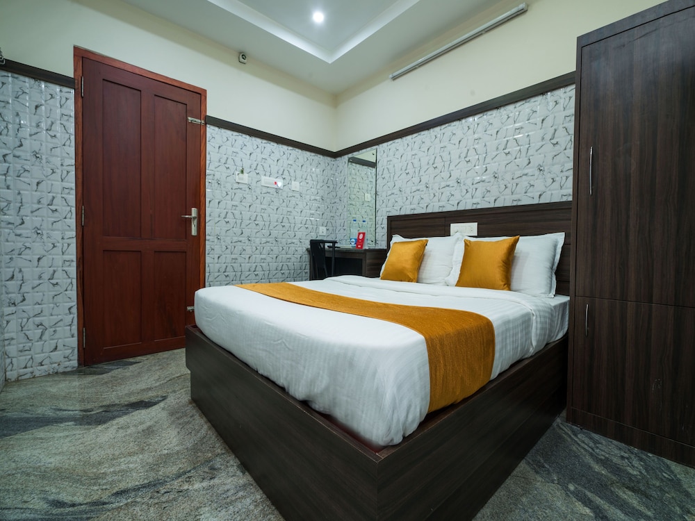 Oyo 4678 Greens Residency