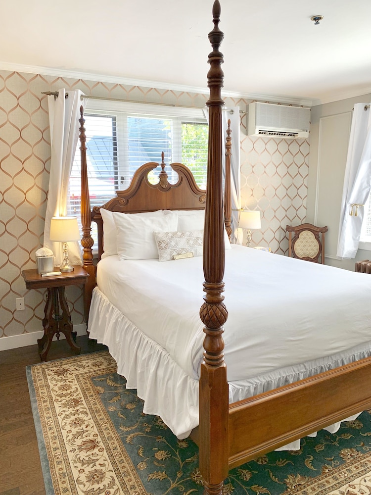 Ivy Manor Inn Village Center - photo 9