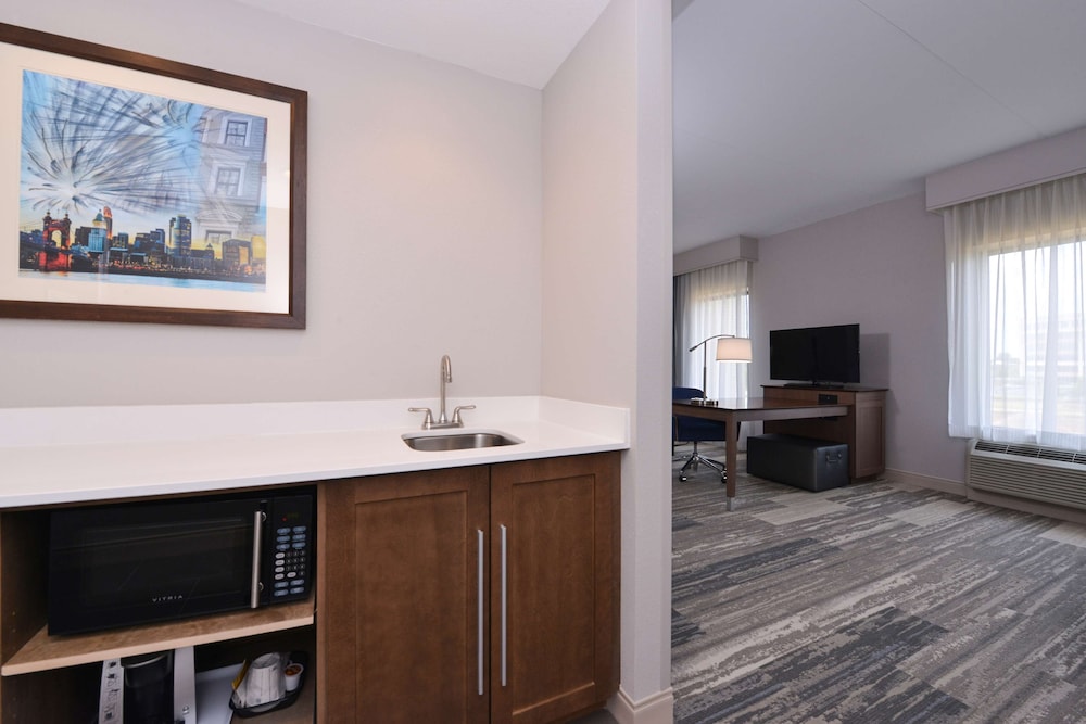 Hampton Inn & Suites Cincinnati Mason - photo 23