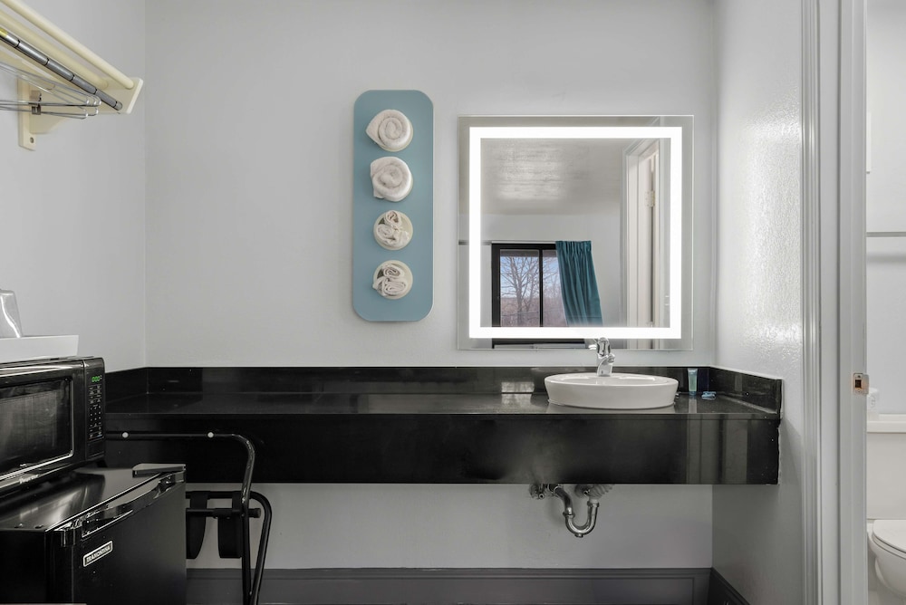Americas Best Value Inn Bangor - photo 21