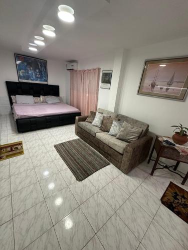Estudio independiente full equipo en excelente zona de Caracas — 4-Star Luxury Hotel in Caracas, Venezuela