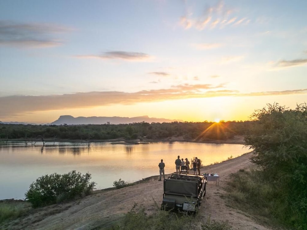 Ukanyi Private Luxury Villa — 5-Star Luxury Hotel in Hoedspruit, South Africa