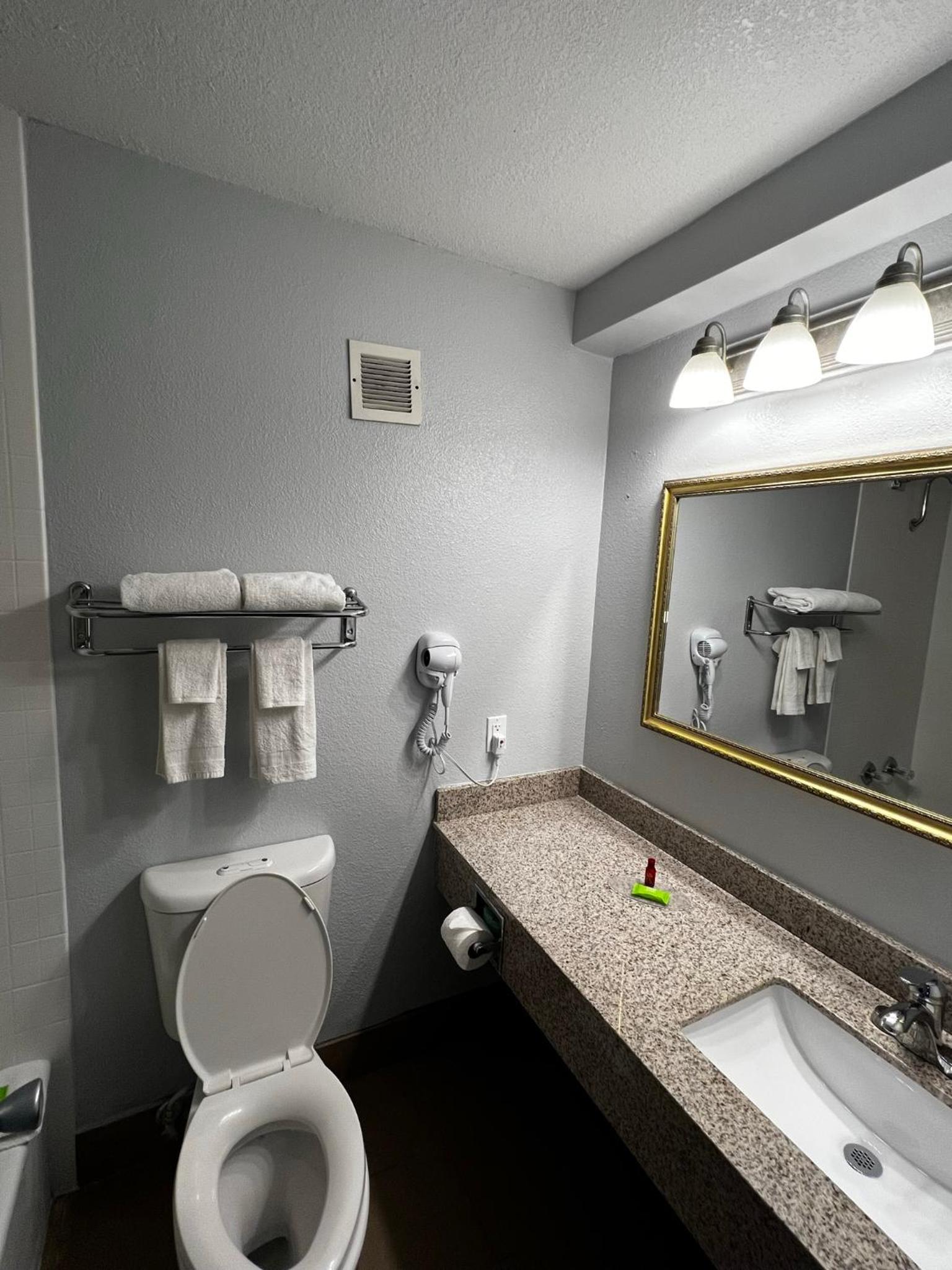 Super 8 by Wyndham Fort Worth Entertainment District - photo 41