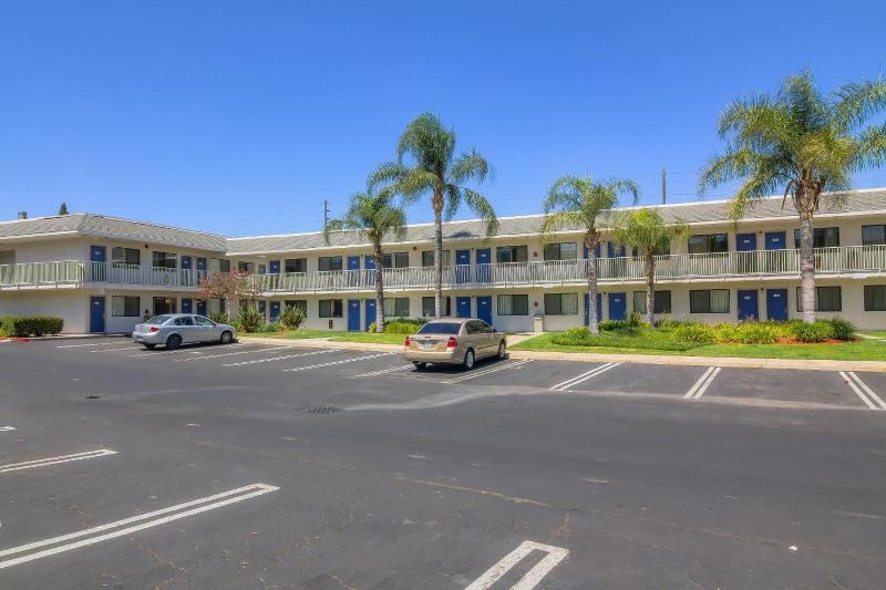 Vagabond Inn Sylmar - photo 9