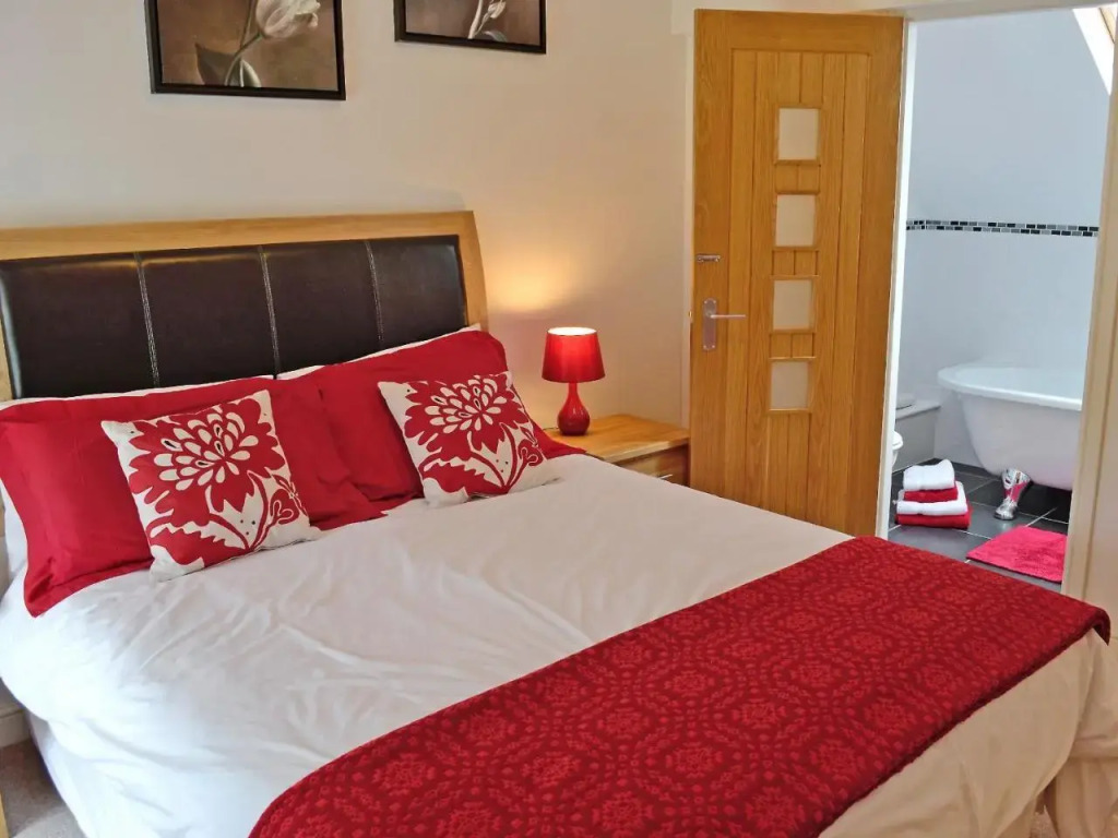 Hen Dy — 5-Star Luxury Hotel in Colwyn Bay, United Kingdom
