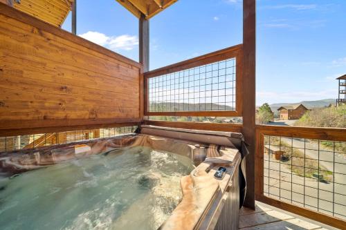 Shangri La Vista A 5 bedroom Cabin with Stunning Mountain Views — 4-Star Luxury Hotel in Sevierville, United States