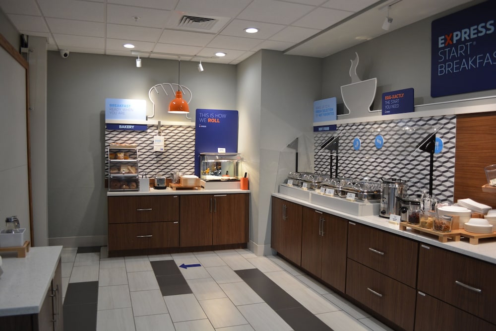 Holiday Inn Express & Suites Liberal by IHG - photo 26