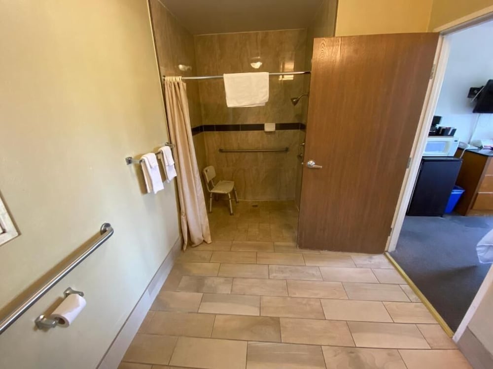 Town and Country Inn - photo 19
