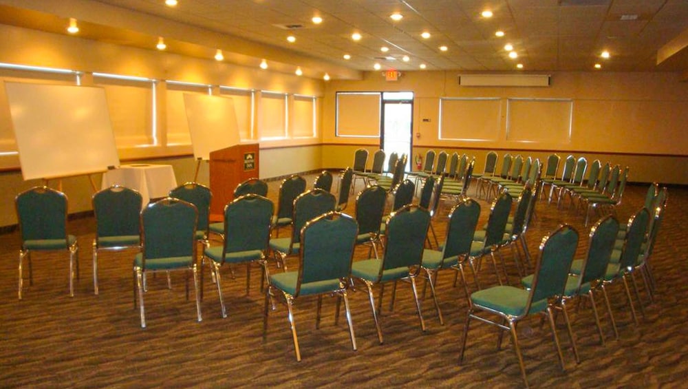 Broadway Inn Conference Center - photo 57