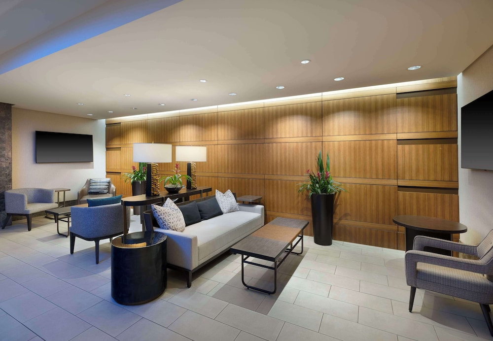 Hilton Indianapolis Hotel & Suites - photo 3