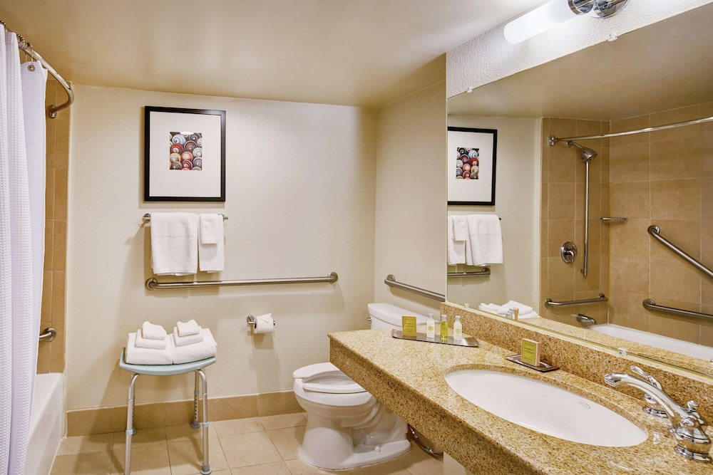 DoubleTree by Hilton Hotel Berkeley Marina - photo 46