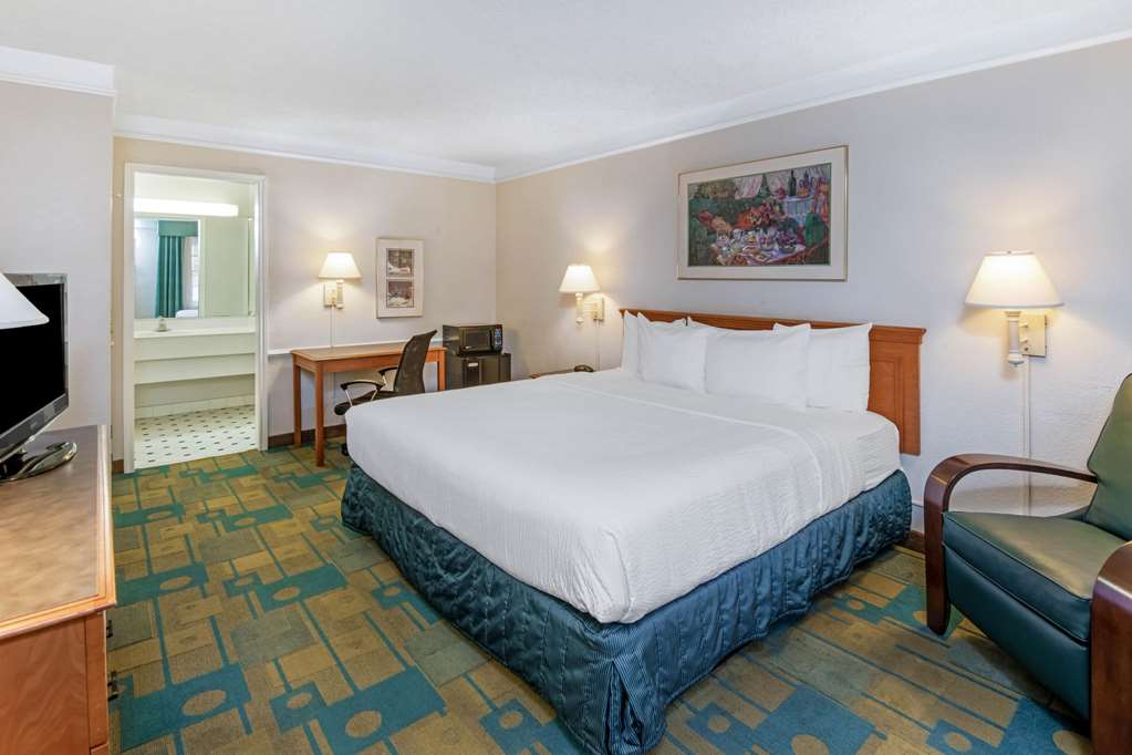 La Quinta Inn By Wyndham IH 10 West San Antonio TX - photo 18