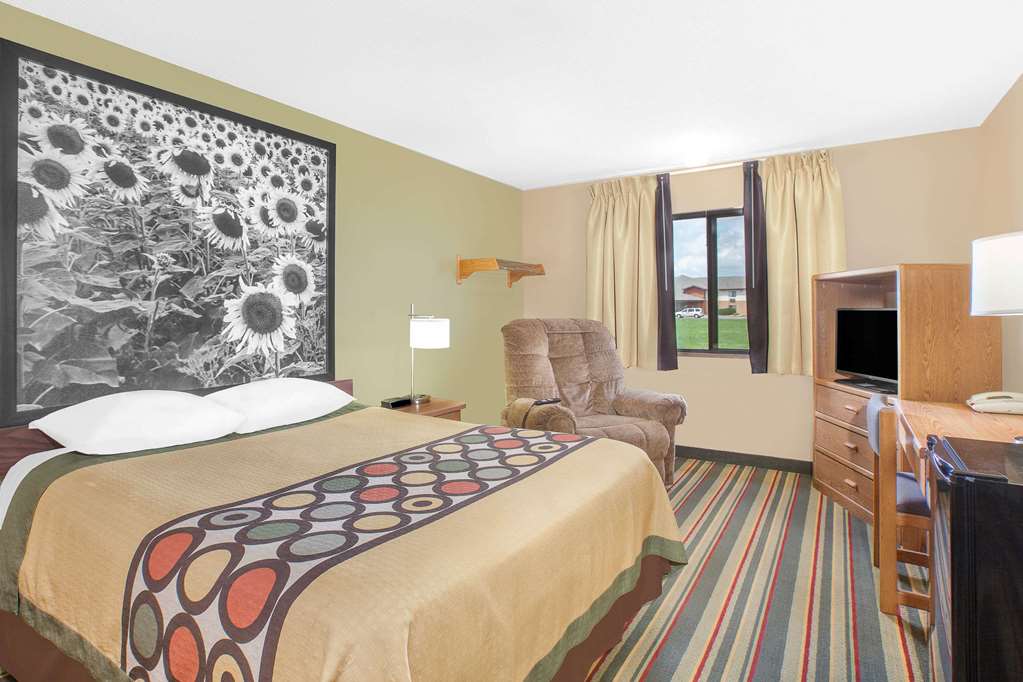 Super 8 by Wyndham Mt Pleasant - photo 13
