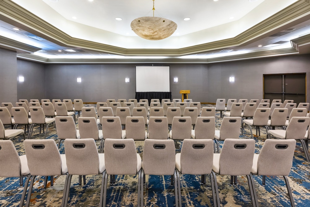 Crowne Plaza Columbus North Worthington by IHG - photo 42