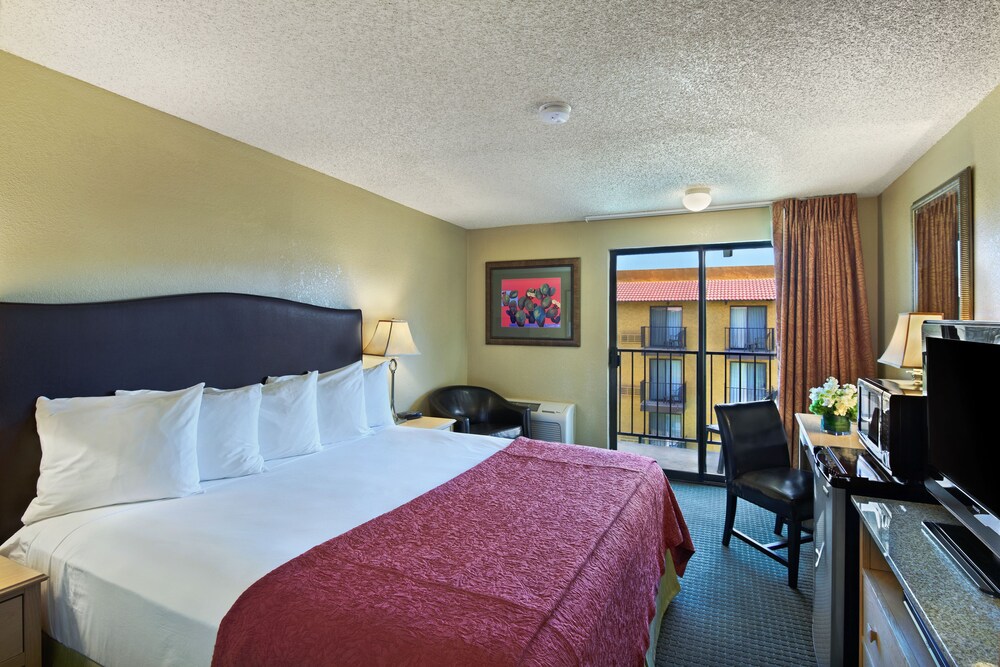Oxnard Inn Lancaster - photo 11